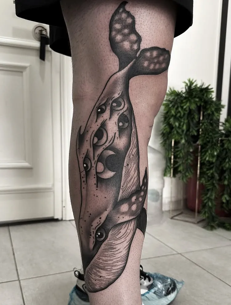 Sürreal blackwork balina bacak dövmesi — BegoTattoo Taksim İstanbul
