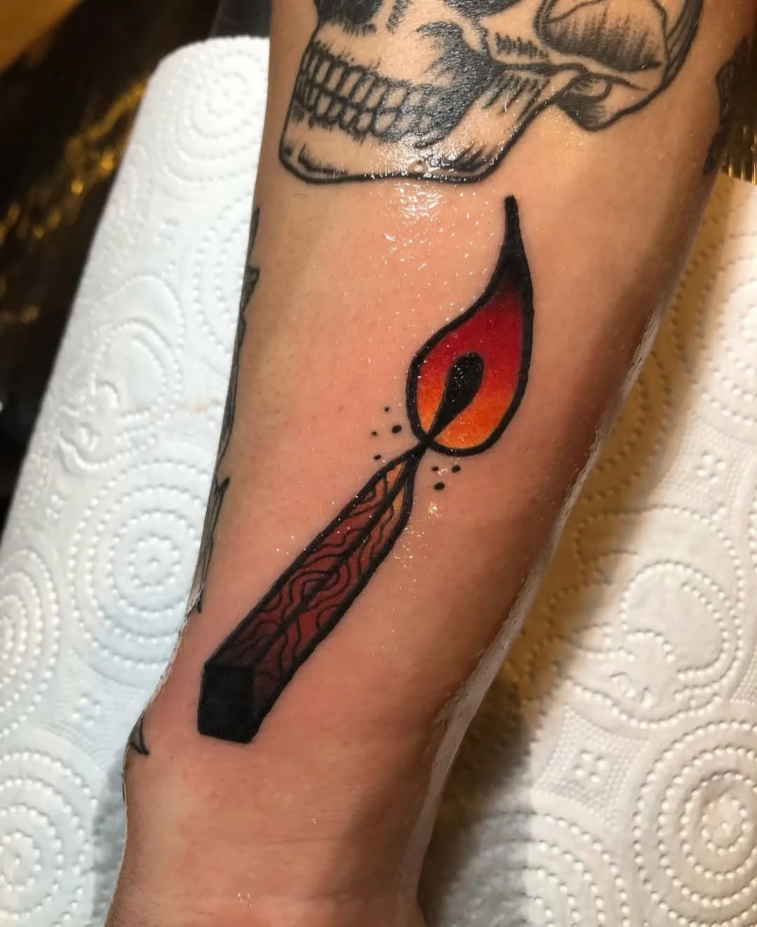 Neo-traditional yanan kibrit bilek dövmesi — BegoTattoo Taksim İstanbul